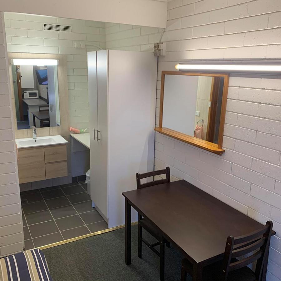 Finley Motel 2*